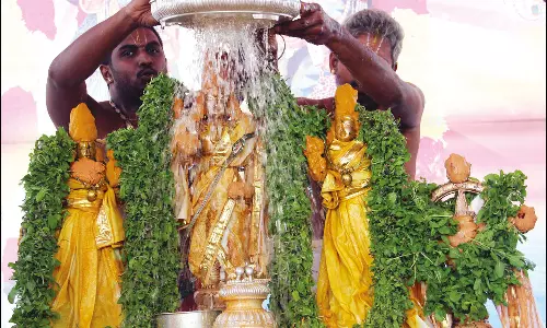 நாராயணவனம், அப்பலாயகுண்டா கல்யாண, பிரசன்ன வெங்கடேஸ்வரர் கோவில்களில் சக்கரத்தாழ்வார் தீர்த்தவாரி
