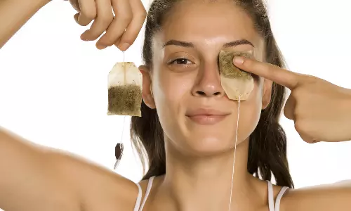 சருமப் பிரச்சனைகளுக்கு தீர்வு காண கிரீன் டீயை எப்படி பயன்படுத்தலாம்...