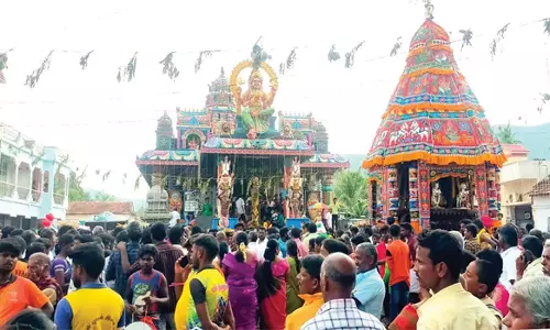 12 ஆண்டுகளுக்கு பிறகு கோலாகலம் இடையப்பட்டி மாரியம்மன் கோவில் தேரோட்டம்