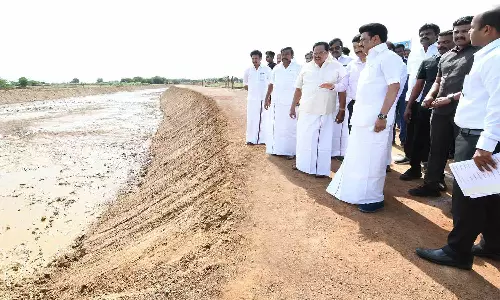 முதலமைச்சரின் டெல்டா மாவட்ட சுற்றுப்பயணம்.. தூர் வாரும் பணிகளை ஆய்வு செய்தார்