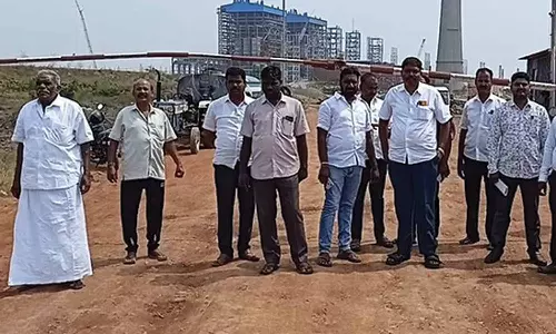 அனல்மின் நிலையம் முன்பு காண்டிராக்டர்கள் போராட்டம்- நிலுவைத்தொகையை வழங்க கோரிக்கை