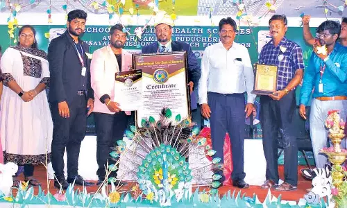 பிளாஸ்டிக் தடை சின்னம் உருவாக்கி  மாணவர்கள் சாதனை