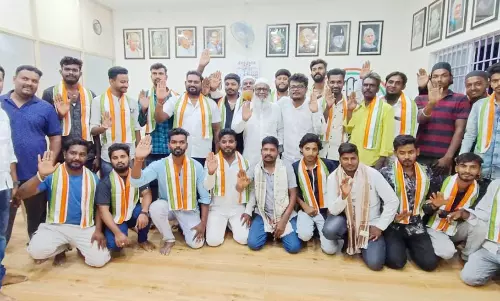 தேன்கனிக்கோட்டையில் நாம் தமிழர் கட்சியில் இருந்து விலகி காங்கிரஸ் கட்சியில் இணைந்தனர்