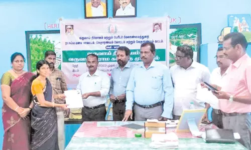 விதவை சான்று கோரி விண்ணப்பித்த பெண்னுக்கு சான்றிதழ் வழங்கல்