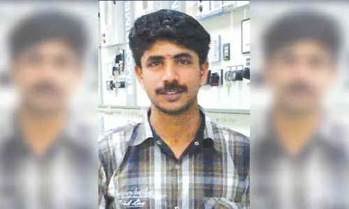 பஸ் மோதி வாலிபர் சாவு