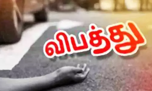 வேன் மீது லாரி மோதி டிரைவர் பலி