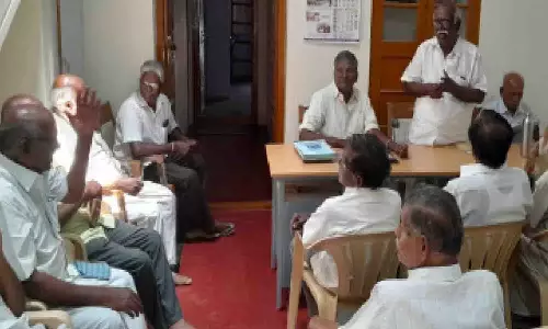 உடுமலையில் தமிழ்நாடு ஓய்வு பெற்ற அலுவலர்கள் சங்க கூட்டம்