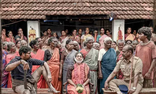 கவனம் ஈர்க்கும் தண்டட்டி படத்தின் முதல் பாடல்