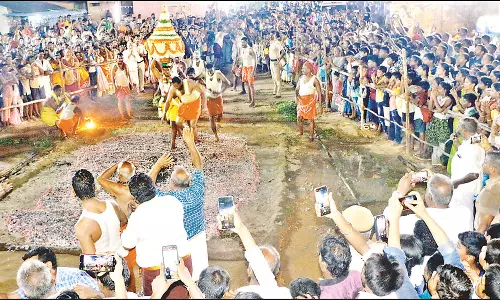 கடலூர் பழைய வண்டிப்பாளையம் திரவுபதி அம்மன் கோவிலில் தீமிதி திருவிழா