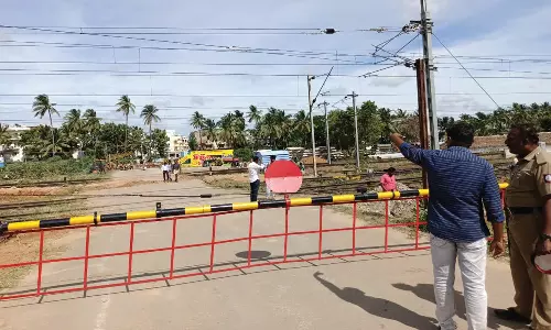 ஊட்டுவாழ்மடம் ரெயில்வே கேட் மூடல்