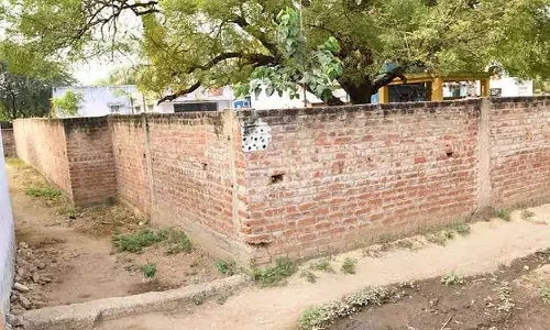 முட்டியங்கிணறு பகுதியில் தீண்டாமை சுவரை அகற்றுவது குறித்து பேச்சுவார்த்தை