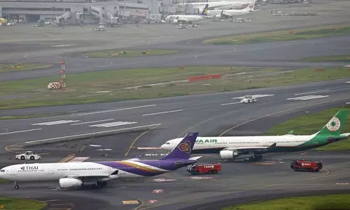 2 ஜெட் விமானங்கள் நேருக்கு நேர் மோதல் - ஜப்பானில் பரபரப்பு