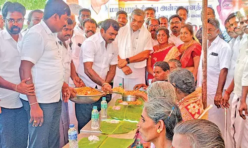 திசையன்விளையில் 1000 பேருக்கு அன்னதானம் - வி.எஸ்.ஆர். ஜெகதீஸ் தொடங்கி வைத்தார்