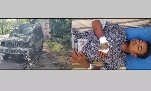 மேட்டுப்பாளையம் அருகே கார் மின்கம்பம் மீது மோதி விபத்து