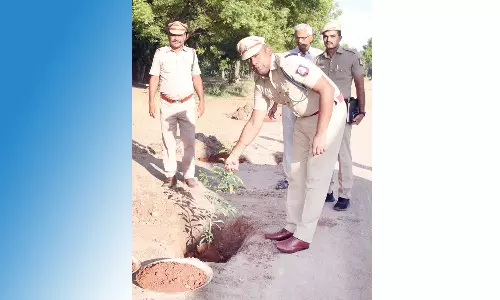 போலீஸ் நிலையங்களில் 2400 மரக்கன்றுகள் நடும் நிகழ்ச்சி