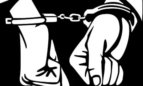 நூதனமாக பேசி 3 பவுன் நகையை திருடிய வாலிபர்