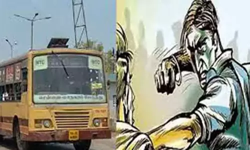 அரசு பஸ் கண்டக்டர் மீது நடவடிக்கை எடுக்க வேண்டும்