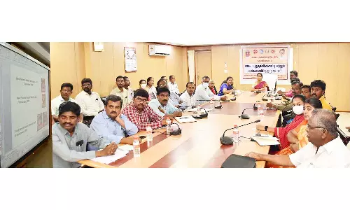 பள்ளி-கல்லூரிகளில் புகையிலை தடுப்பு விழிப்புணர்வு பலகை வைக்க வேண்டும்