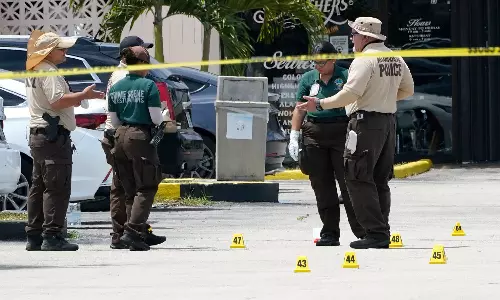 அமெரிக்காவில் உள்ள உணவகத்தில் துப்பாக்கிச்சூடு- இருவர் பலி