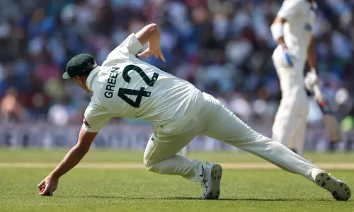 சர்ச்சையான கெமரூன் கிரீனின் கேட்ச்- மோசடி என்று கூச்சலிட்ட இந்திய ரசிகர்கள்