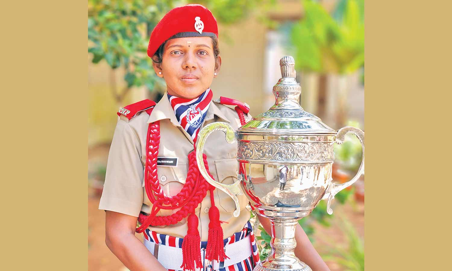 நிராகரிக்கப்பட்ட பிறகும் வைராக்கியத்துடன் போராடி விருது பெற்ற புதுச்சேரி பெண் போலீஸ்