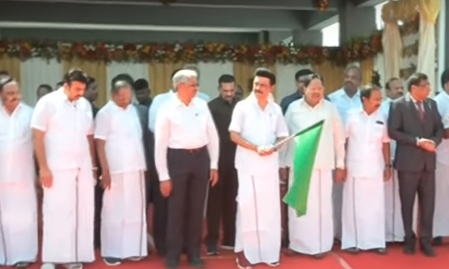 சேலத்தில் ஈரடுக்கு பஸ் நிலையத்தை திறந்து வைத்து புதிய திட்ட பணிகளுக்கு அடிக்கல் நாட்டினார் முதலமைச்சர்