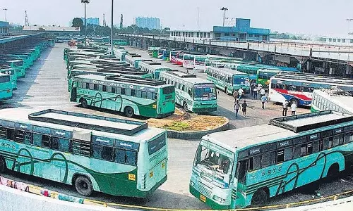 பள்ளிகள் திறப்பதால் 1500 சிறப்பு பஸ்கள்: சென்னைக்கு நாளை 26 ஆயிரம் பேர் திரும்புகிறார்கள்