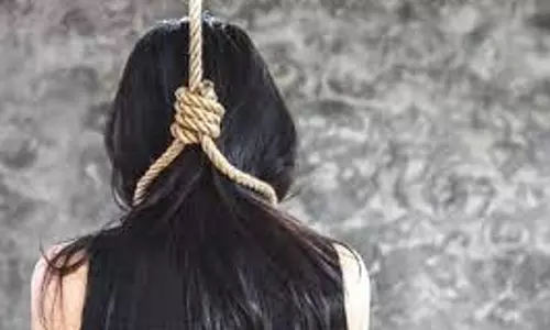 அங்கன்வாடி ஊழியர் தூக்கிட்டு தற்கொலை