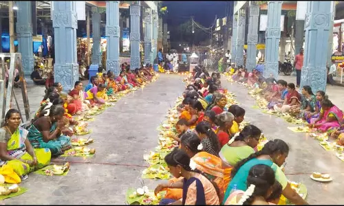 குலசேகரன்பட்டினம் முத்தாரம்மன் கோவிலில் மாவிளக்கு பூஜை