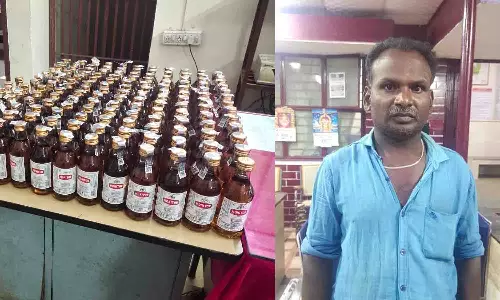 அவினாசியில் மதுபாட்டில்கள் கடத்திய2 பேர் கைது