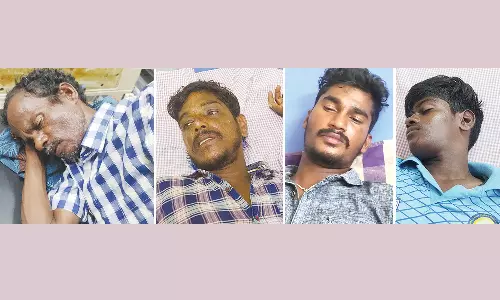 வேதாரண்யம் கடலில் படகு கவிழ்ந்து விபத்து: கடலில் தத்தளித்த 4 மீனவர்கள் 5 மணி நேரத்திற்கு பிறகு மீட்பு