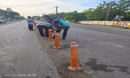 விழுப்புரம் நகரில் போக்குவரத்து நெரிசலை கட்டுப்படுத்த சாலையில் தடுப்புகள்