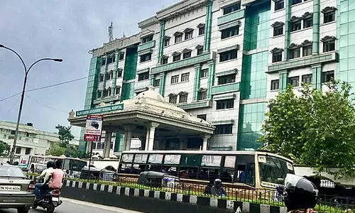 போக்குவரத்து நெரிசலை கட்டுப்படுத்த ராஜீவ்காந்தி மருத்துவமனை பஸ் நிறுத்தம் இடம் மாற்ற பரிந்துரை