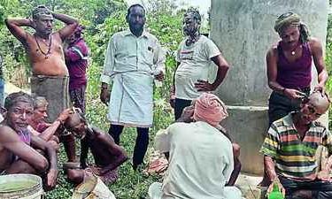 நாட்டையே உலுக்கிய ரெயில் விபத்து நடந்த பகுதியில் பலியானவர்களுக்கு 10-ம் நாள் காரியம் நடத்திய கிராம மக்கள்