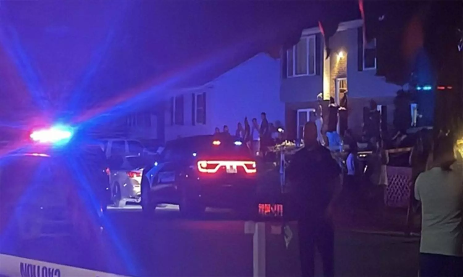 அமெரிக்காவில் துப்பாக்கிச் சூடு: 3 பேர் உயிரிழப்பு அமெரிக்காவில் துப்பாக்கிச் சூடு: 3 பேர் உயிரிழப்பு