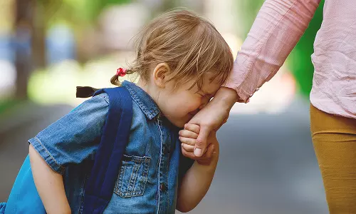 குழந்தைகள் பள்ளிக்குச் செல்ல மறுப்பதற்கான உளவியல் காரணங்களும்... தீர்வும்...