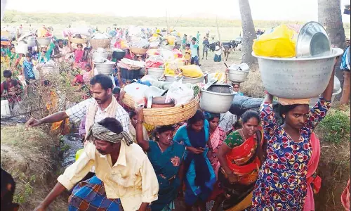 தொடர் மரணங்கள்: கிராமத்தை காலி செய்து வனப்பகுதியில் குடியேறிய மக்கள்