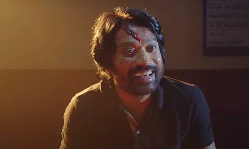 இணையத்தை கலக்கும் பொம்மை பட ஸ்னீக் பீக்