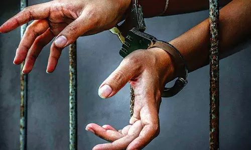 தமிழகம் வழியாக கேரளாவுக்கு கடத்தி செல்லப்பட்ட போதை பொருள் பறிமுதல்- 7 பேர் கைது