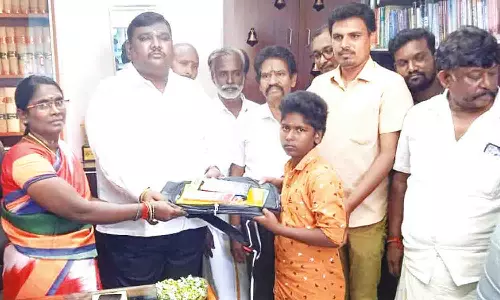 இந்து முன்னேற்ற கழகம் சார்பில் மாணவர்களுக்கு கல்வி உதவித்தொகை