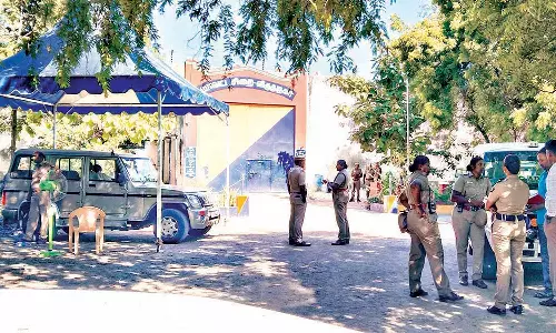 பாரபட்சம் காட்டுவதாக புகார்: விருதுநகர் மாவட்ட ஜெயிலில் கைதிகள் ரகளை