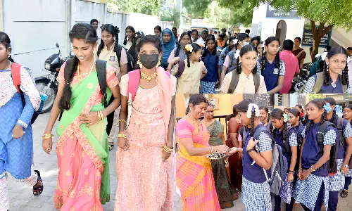 உற்சாகமாக பள்ளிக்கு வந்த மாணவ-மாணவிகள்