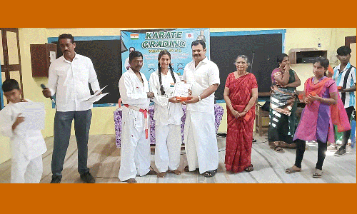 மாணவர்களுக்கு கராத்தே பெல்ட் வழங்கும் விழா