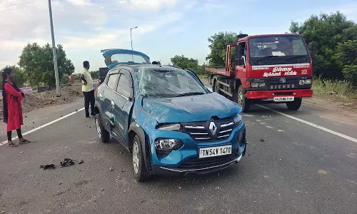 உளுந்தூர்பேட்டையில் கார் விபத்தில் அதிர்ஷ்டவசமாக உயிர் தப்பிய சேலம் என்ஜினியர்