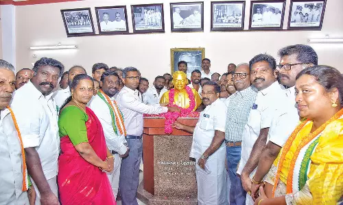 மார்ஷல் நேசமணி சிலைக்கு மாலை - கலெக்டர்-மேயர், எம்.பி. பங்கேற்பு