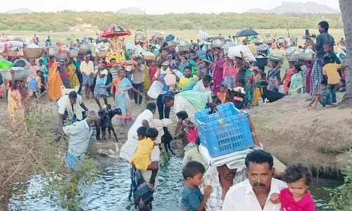 தீயசக்திகளால் தொடர் மரணங்கள்: கிராமத்தை காலி செய்து வனப்பகுதியில் குடியேறிய மக்கள்