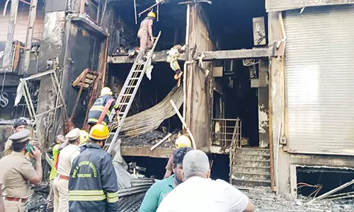 சவுகார்பேட்டை வணிக வளாகத்தில் தீ விபத்து- 5 கடைகள் எரிந்து நாசம்