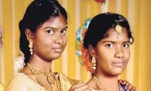 இன்று குழந்தை தொழிலாளர் எதிர்ப்பு நாள்: குழந்தைகள் வாழ்வில் இருள் நீக்க ஆசைப்படும் இருளர் சகோதரிகள்