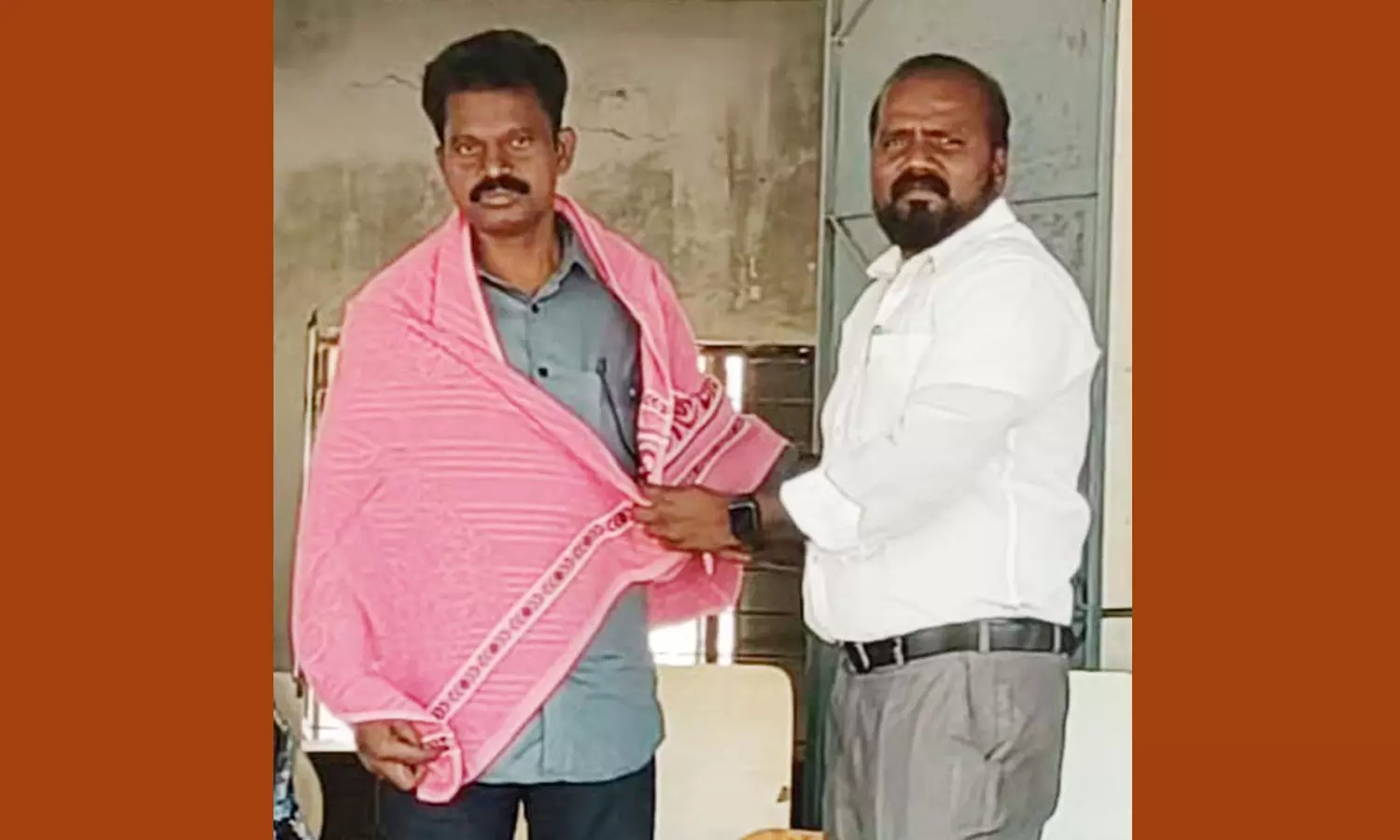 விருது பெற்ற ஆசிரியருக்கு பாராட்டு விருது பெற்ற ஆசிரியருக்கு பாராட்டு