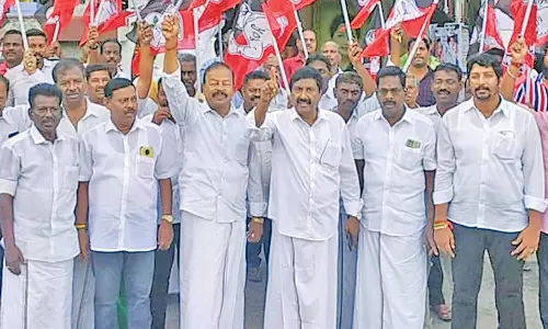 ஜெயலலிதா குறித்து அவதூறு பேச்சு- அண்ணாமலையை கண்டித்து அ.தி.மு.க. ஆர்ப்பாட்டம்